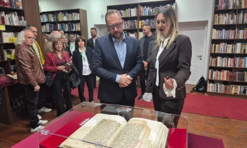 Љутков: „Пчињското изборно евенгелие“ вратено дома во депото на Охридската библиотека