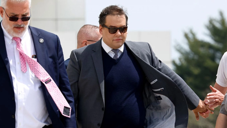 Трамп го помилува осудениот конгресмен Сантос