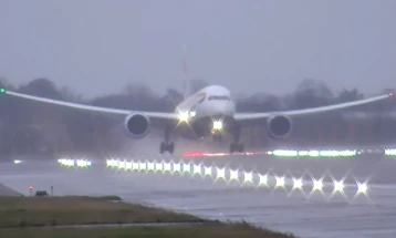 Летовите од меѓународниот аеродром во главниот град на Бангладеш се обновени по големиот пожар