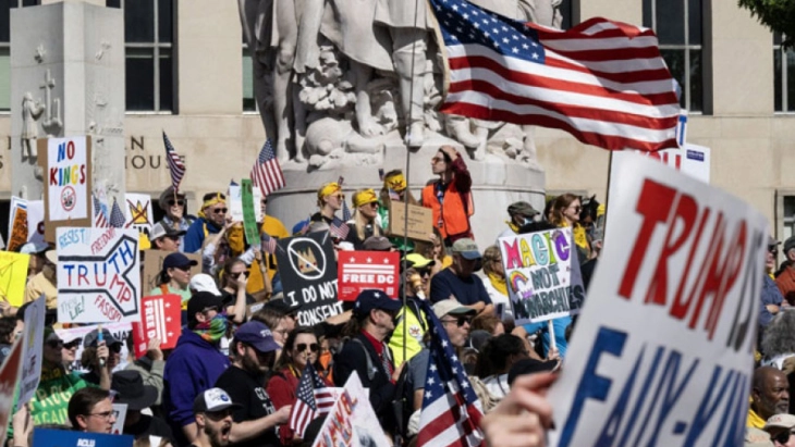 Mass protests against Trump in more US towns and cities