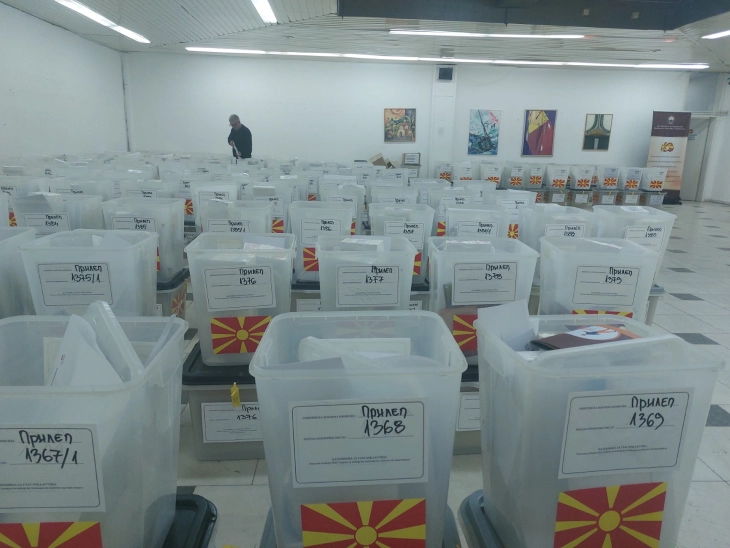 Гласањето во Прилеп почна навреме и се одвива непречено, како и во Крушево, Кривогаштани и Долнени