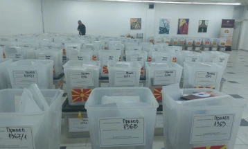 Гласањето во Прилеп почна навреме и се одвива непречено, како и во Крушево, Кривогаштани и Долнени