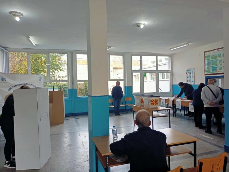 Deri në orën 17 në Komunën e Velesit votuan 34,14 për qind e votuesve në Komunën Gradsko  47,50, Llozovë 61,9, ndërsa më së shumti -65,5 për qind votuan në Komunën Çashkë