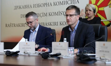 Одѕивот на ниво на целата држава до 18:30 часот е 46,65 отсто, во три општини излезноста е под една третина