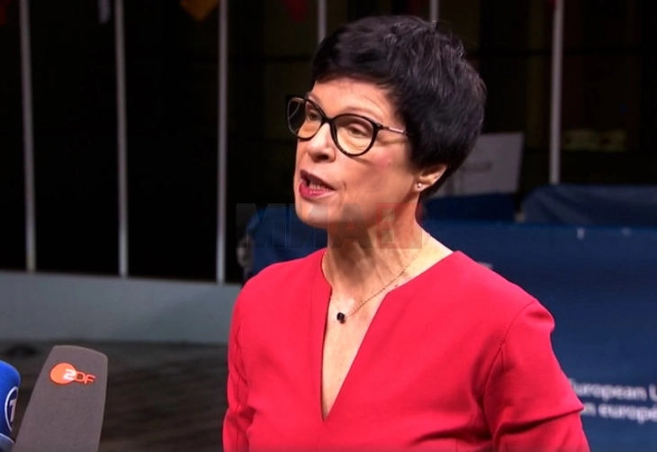 Кос: Советот на ЕУ во ноември би можел да донесе одлука за старт на пристапните преговори со Украина и Молдавија  