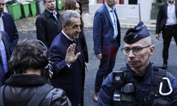 Саркози почна да ја отслужува петгодишна затворска казна