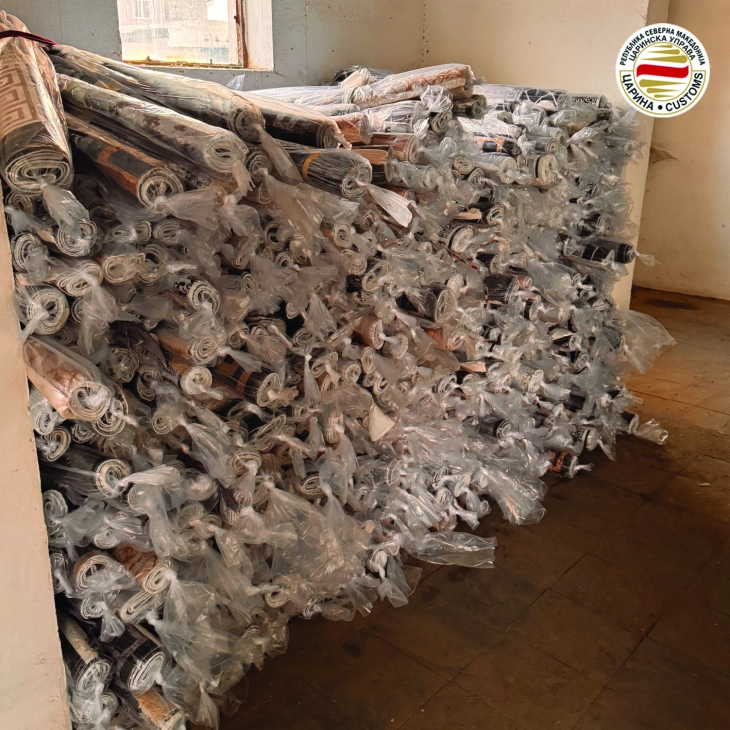 Царината заплени 160 штеки цигари, 100 кг ветеринарни препарати, регистарски таблички, девизи и брендирана облека