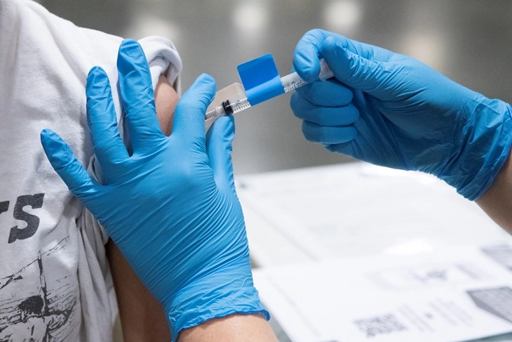 МЗ: Над 60 илјади лица досега пријавени за вакцинација - превентивни тимови ќе вакцинираат и во домашни услови за повозрасни и неподвижни лица и инвалиди