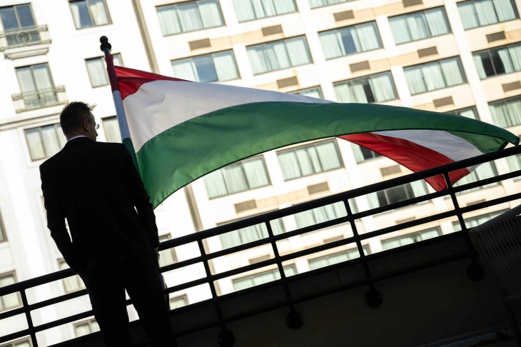 Сијарто: Суд што ги штити саботерите на „Северен тек“ не може да го уапси Путин