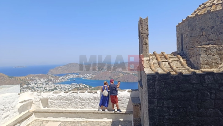 За 12 отсто зголемени приходите од туризмот во Грција во периодот јануари – август