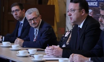 Nikolloski në takim me UKEF në Londër: Maqedonia me mbështetje të madhe nga Britania e Madhe fillon projektin më të rëndësishëm rajonal të hekurudhës së shpejtë në Korridorin 10