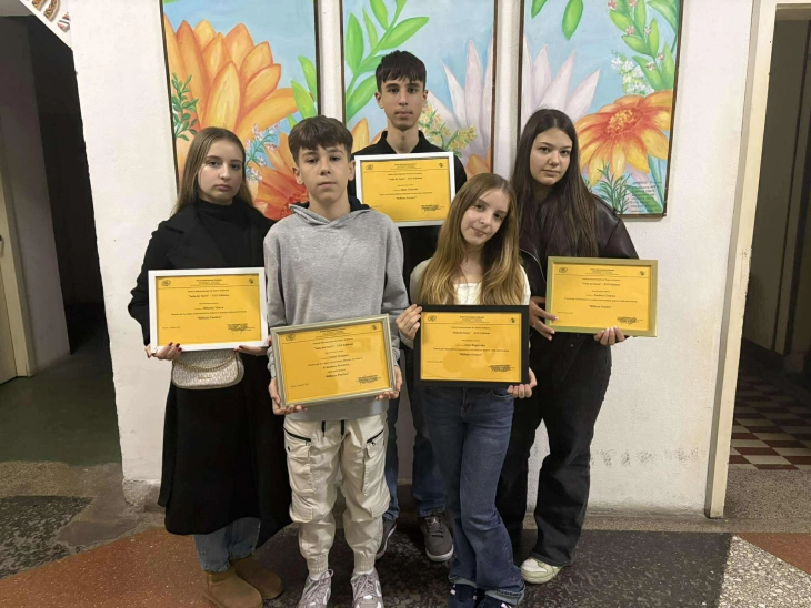 Велешките млади актери освоија театарски награди во Сардинија