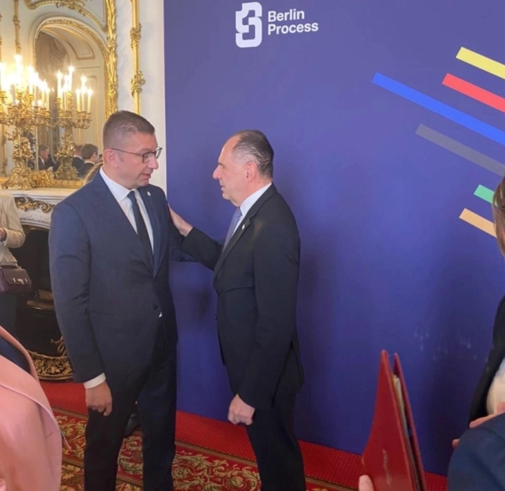 Mickoski dhe Gerapetritisi biseduan në margjinat e Samitit të Procesit të Berlinit në Londër