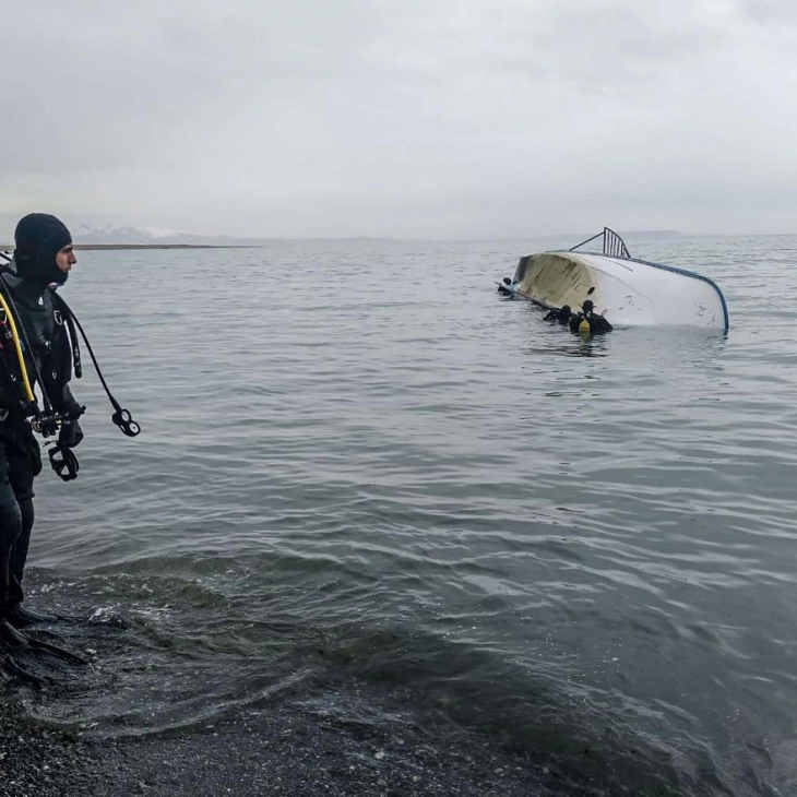 Të paktën 40 emigrantë humbën jetën gjatë përmytjes së një anijeje në afërsi të Tunizisë