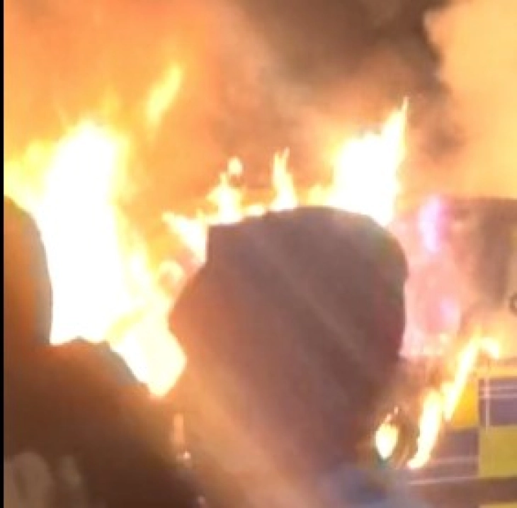 Ирската полиција уапси 23 лица во третата ноќ антиимигрантски насилни протести во Даблин