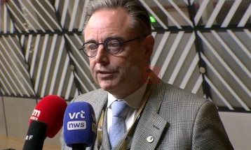 Де Вевер: Белгија бара гаранции за да се согласи на користење на имоблизираните руски средства 