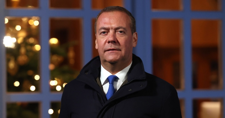 Медведев: Трамп застана на страната на бандеровиот Киев, на лудилото на Европа, ова е чин на војна