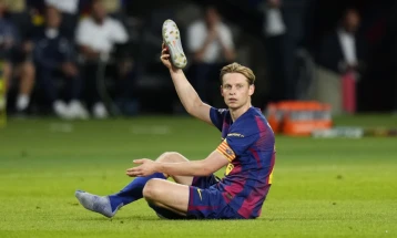 Неизвесен настапот на Де Јонг на „Ел Класико“