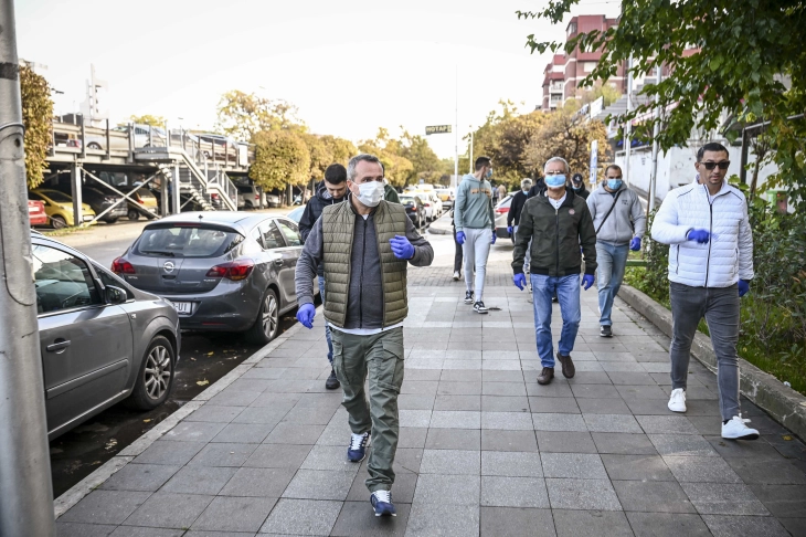 Герасимовски со граѓаните и хигиеничарите во акција за чистење на Општина Центар