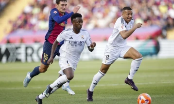 Реал Мадрид „брка“ победа на „Ел Класико“ за да ја прекине серијата на Барселона