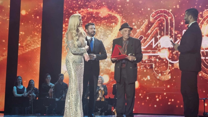 Заврши 40. јубилејно издание на „Макфест“, на Стојан Троицки основачот на фестивалот му беше врачено признание „За животно дело“