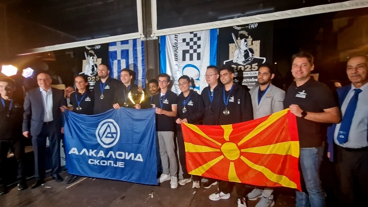 Шахистите на Алкалоид по третпат со вицешампионската титула на ЕКК