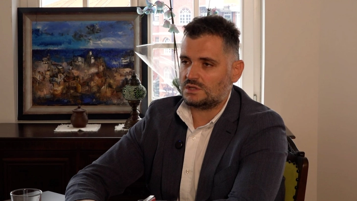 Серафимовски: Потребни се ефикасна јавна администрација и промена на системот на јавни набавки