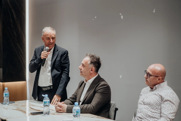 Независниот кандидат за градоначалник Менди Ќира се запознал со условите во здравствените установи во Струга