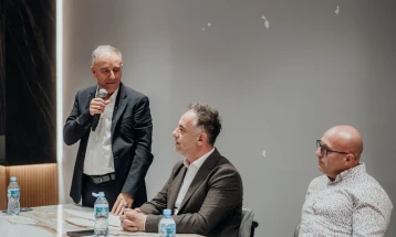 Независниот кандидат за градоначалник Менди Ќира се запознал со условите во здравствените установи во Струга