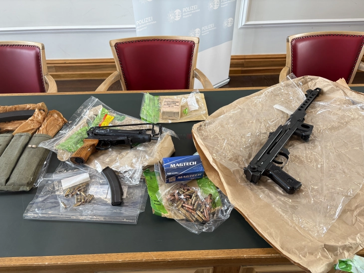 Откриен голем арсенал оружје во западна Германија при акција против трговци со оружје