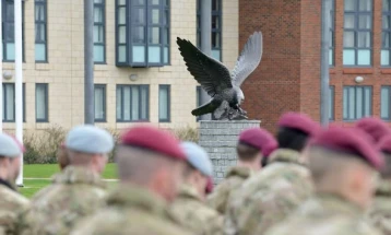 Воените касарни во Велика Британија ќе се користат за сместување на баратели на азил