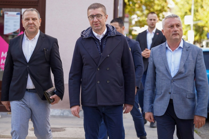 Мицкоски и Јовановски на средби со граѓани на Кичево