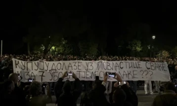 Protestë para ndërtesës së Qeverisë malazeze, protestuesit brohoritnin 