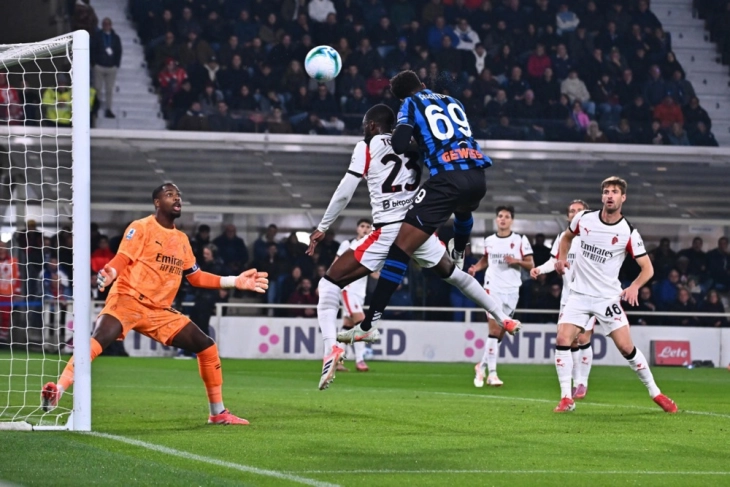 Милан и Аталанта ремизираа, Наполи го освои бодовите против Лече