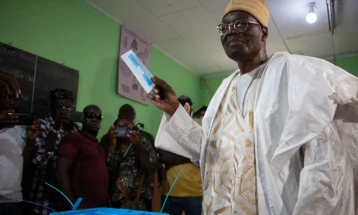 Лидерот на камерунската опозиција Бакари ја отфрла „фиктивната победа“ на актуелниот преетседател Бија и најавува отпор