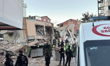 Најмалку двајца загинати откако се урна седумкатница во Турција