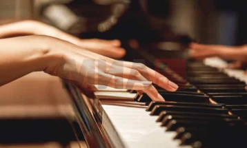 Свечено затворање на фестивалот „Златна лира“ со доделување на награди и концерт на пијанистот Глигор Гелебешев