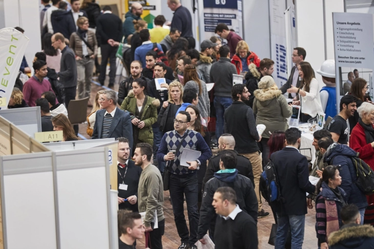 Трета група Авганистанци ќе пристигнат во Германија и покрај прекинот на програмата за прием