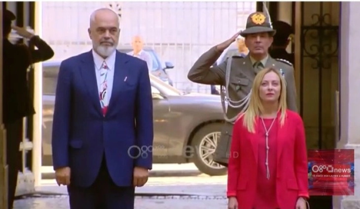 Më 13 nëntor për herë të parë seancë e përbashkët e qeverive shqiptare dhe italiane