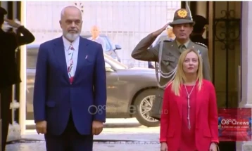 Më 13 nëntor për herë të parë seancë e përbashkët e qeverive shqiptare dhe italiane