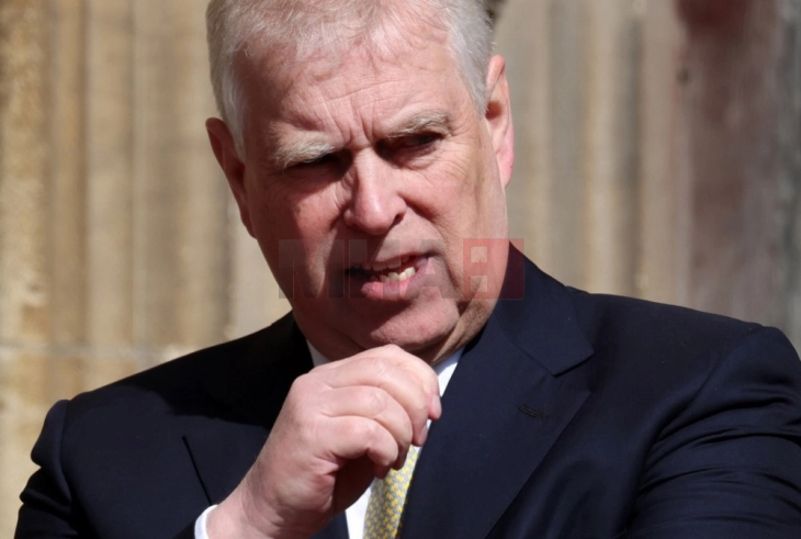 Британскиот крал Чарлс Трети му ги одзеде титулите на принцот Ендру и нареди иселување од палатата