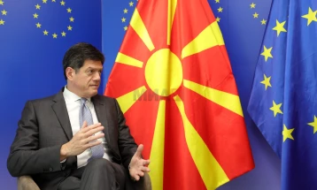 Рокас: Кога жените водат, мирот трае