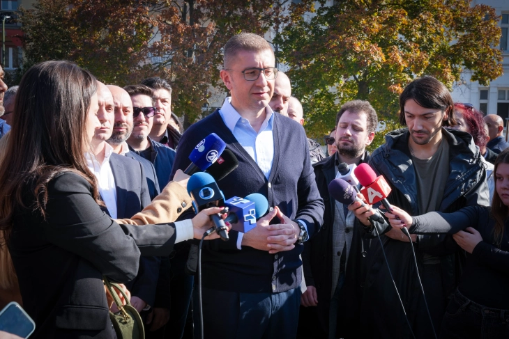 Мицкоски за обвинувањата на Филипче за притисоци: Одговорно тврдам дека ова се најдемократски и најфер организирани избори