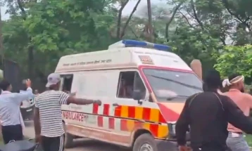 Nëntë persona e humbën jetën, ndërsa 18 janë lënduar në stampedon në një tempull indian