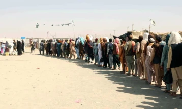 Pakistani e ka hapur kufirin afgan për riatdhesimin e refugjatëve