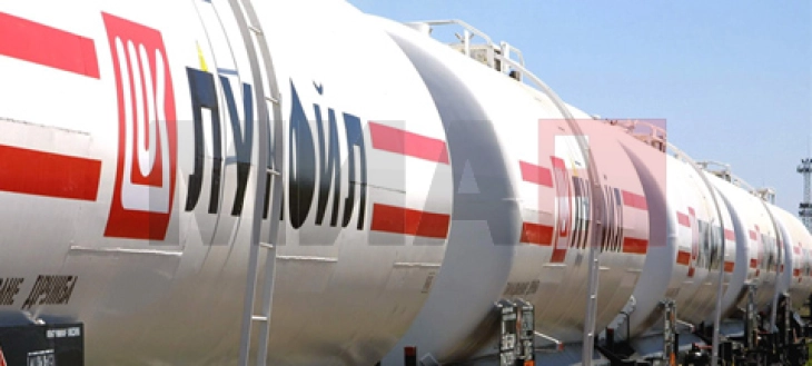 Политико: Бугарија ја разгледува можноста да побара изземање од американските санкции за „Лукоил“