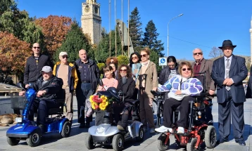 На Широк сокак во Битола се одржа дефиле на лица со телесен инвалидитет