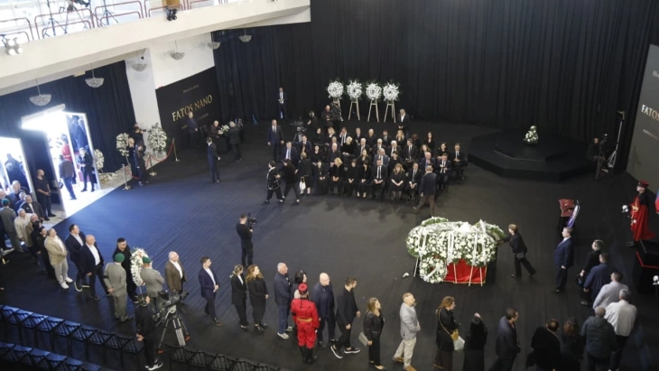 Оддадена последна почит на поранешниот албански премиер Фатос Нано