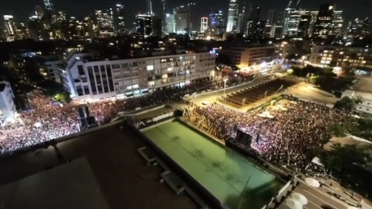 Околу 150.000 лица во Тел Авив му оддадоа почит на убиениот поранешен израелски премиер Јицак Рабин 