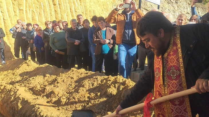 На народен собир осветени темелите на новата кујна на  манастирот во м.в. Добра вода кај Оризари